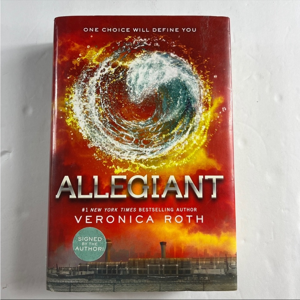 Signed copy | Allegiant by Veronica Roth Hardcover